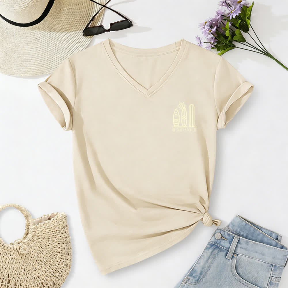 T-shirt casual da donna con scollo a V e stampa "Be Salty Stay Lit" Christianartworkshop. - image 22