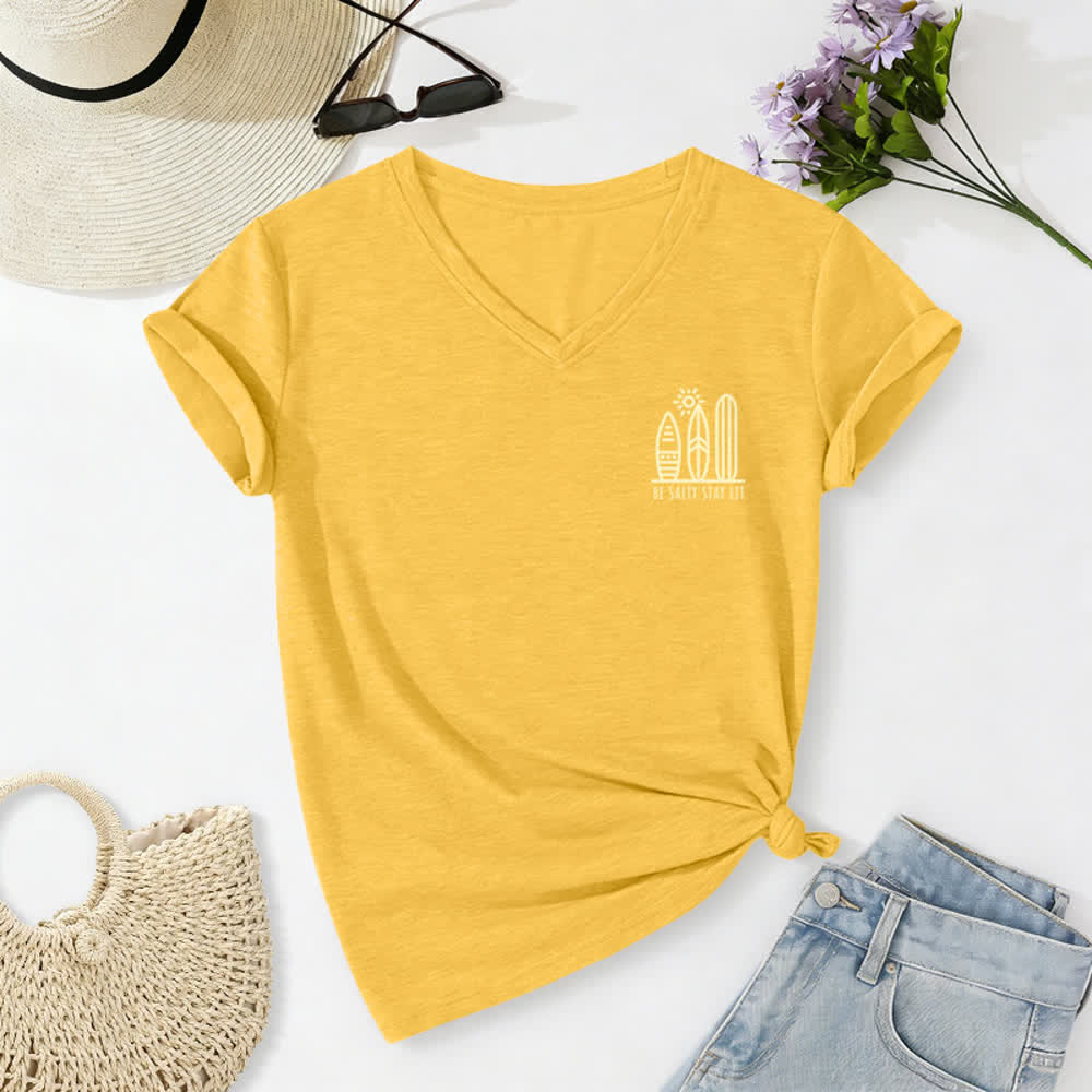 T-shirt casual da donna con scollo a V e stampa "Be Salty Stay Lit" Christianartworkshop. - image 27