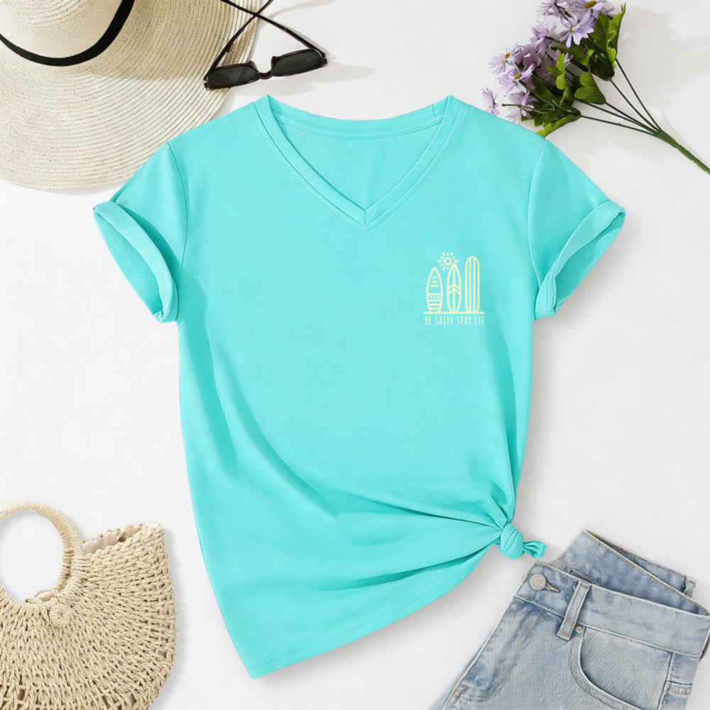 T-shirt casual da donna con scollo a V e stampa "Be Salty Stay Lit" Christianartworkshop. - image 42