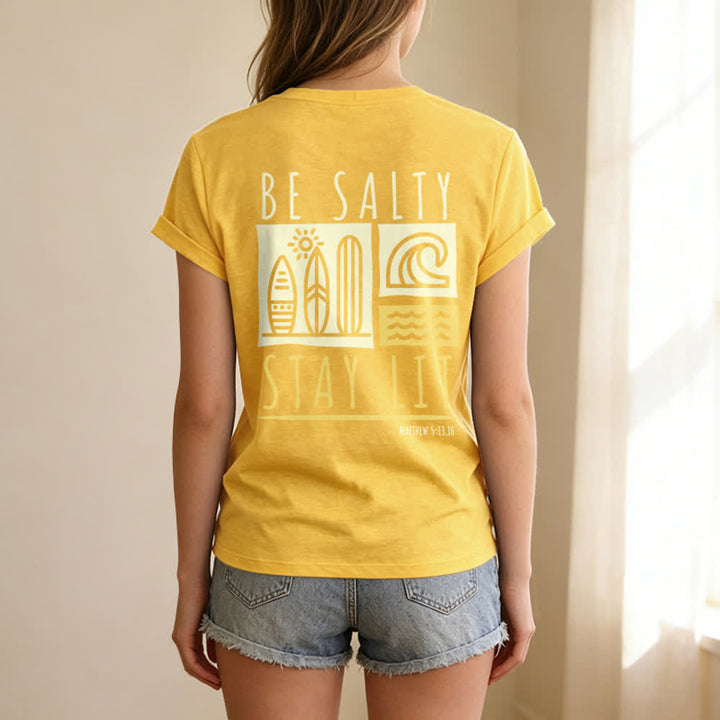 T-shirt casual da donna con scollo a V e stampa "Be Salty Stay Lit" Christianartworkshop. - image 28