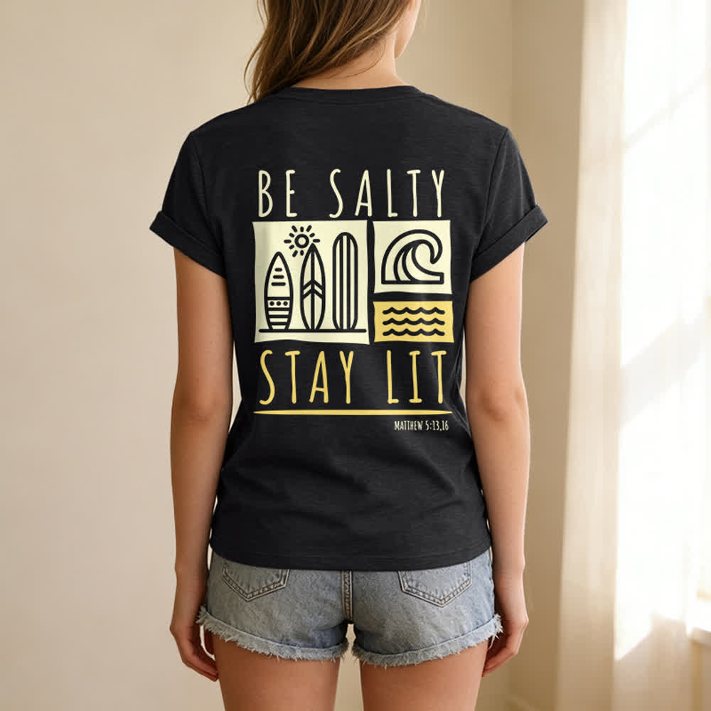 T-shirt casual da donna con scollo a V e stampa "Be Salty Stay Lit" Christianartworkshop. - image 8