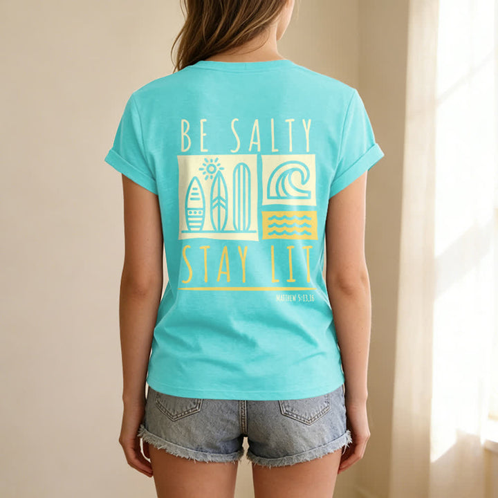 T-shirt casual da donna con scollo a V e stampa "Be Salty Stay Lit" Christianartworkshop. - image 43