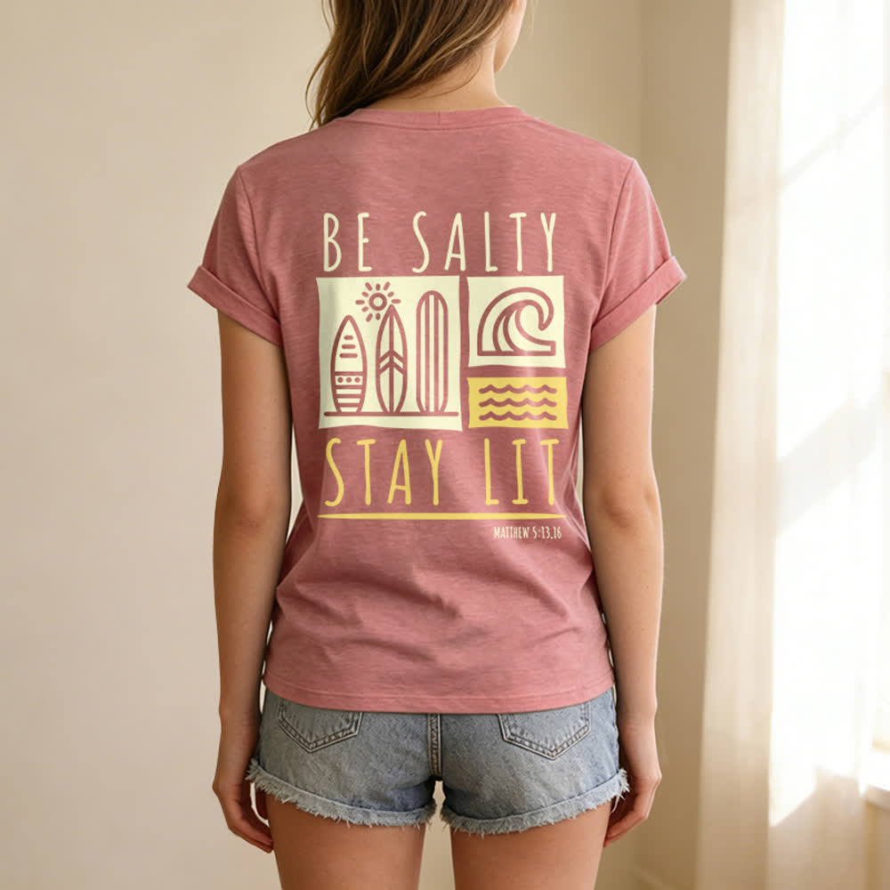T-shirt casual da donna con scollo a V e stampa "Be Salty Stay Lit" Christianartworkshop. - image 3