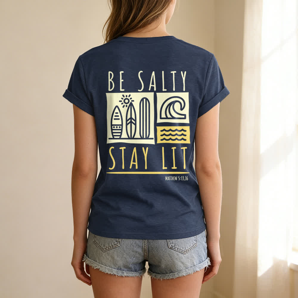T-shirt casual da donna con scollo a V e stampa "Be Salty Stay Lit" Christianartworkshop. - image 48