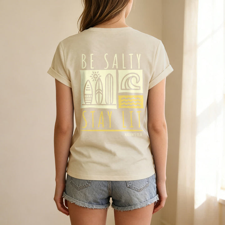 T-shirt casual da donna con scollo a V e stampa "Be Salty Stay Lit" Christianartworkshop. - image 23