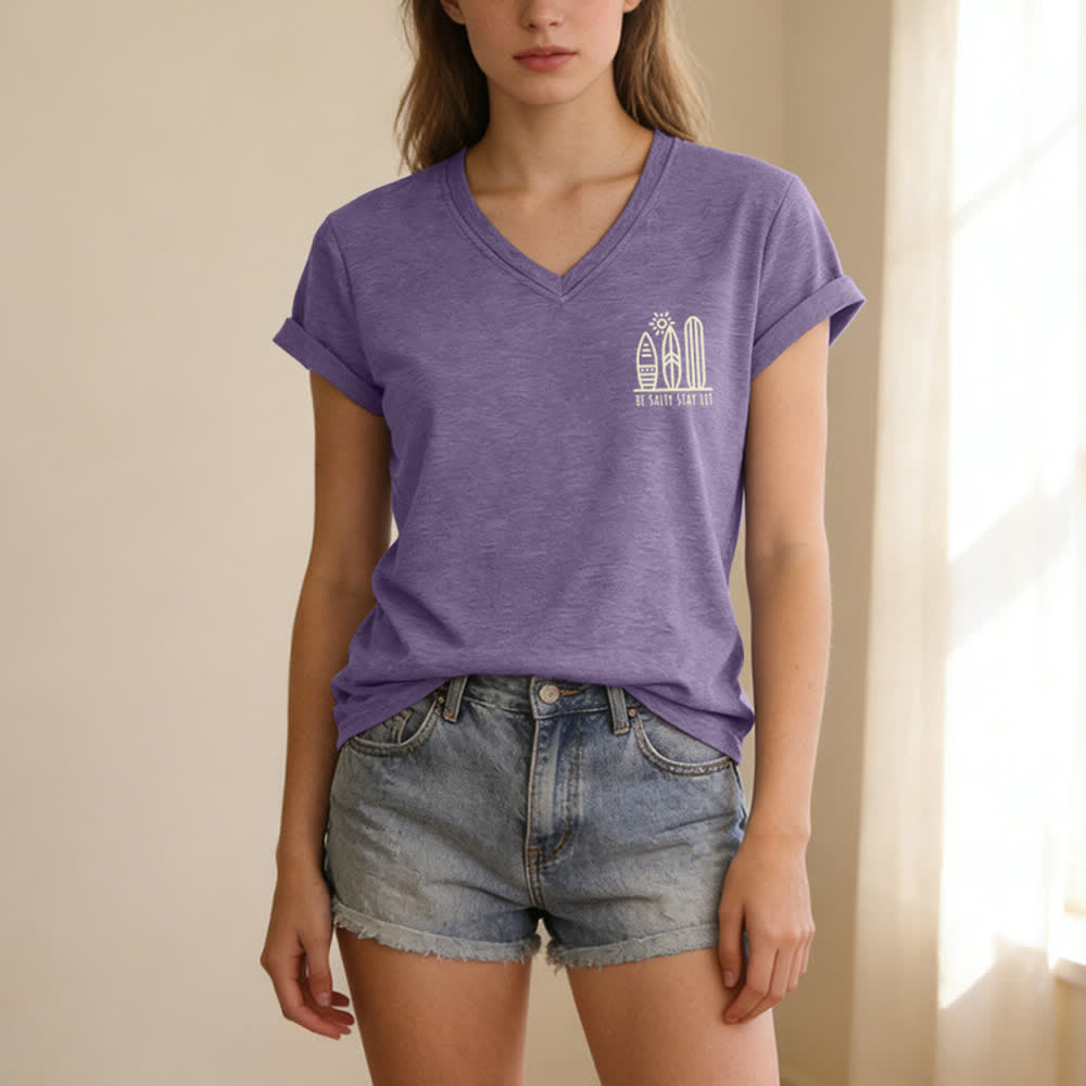 T-shirt casual da donna con scollo a V e stampa "Be Salty Stay Lit" Christianartworkshop. - image 64