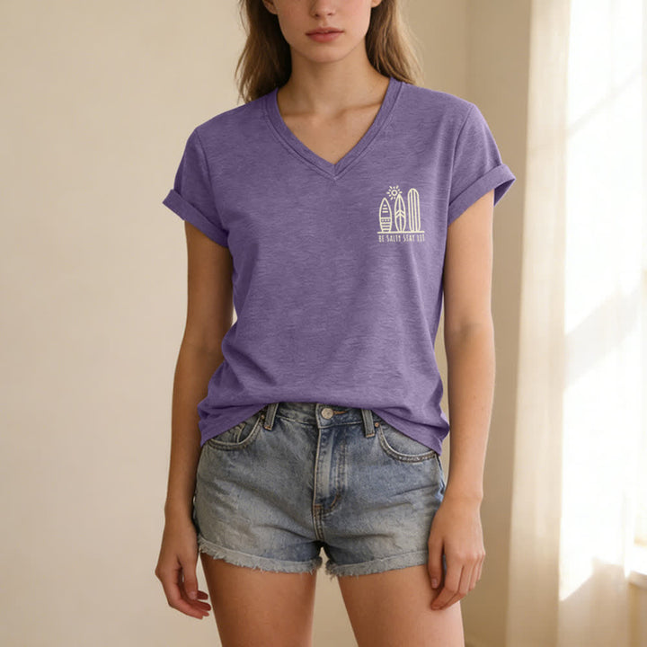 T-shirt casual da donna con scollo a V e stampa "Be Salty Stay Lit" Christianartworkshop. - image 64