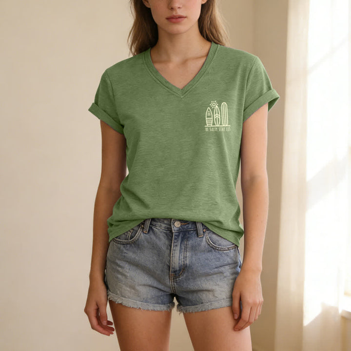 T-shirt casual da donna con scollo a V e stampa "Be Salty Stay Lit" Christianartworkshop. - image 34