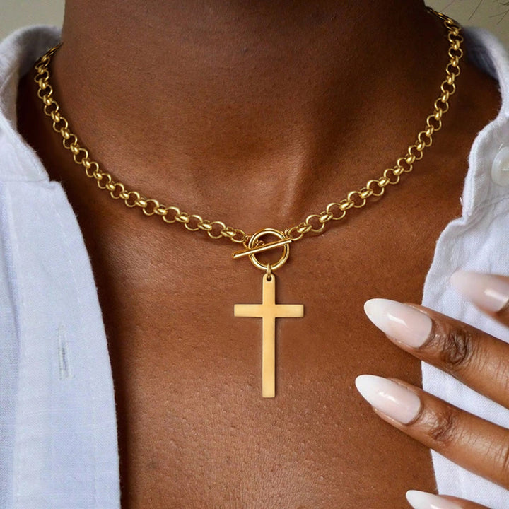 Christianartworkshop Elegante collana con croce, chiusura a moschettone e catena Rolo: un promemoria della grazia divina. - image 1