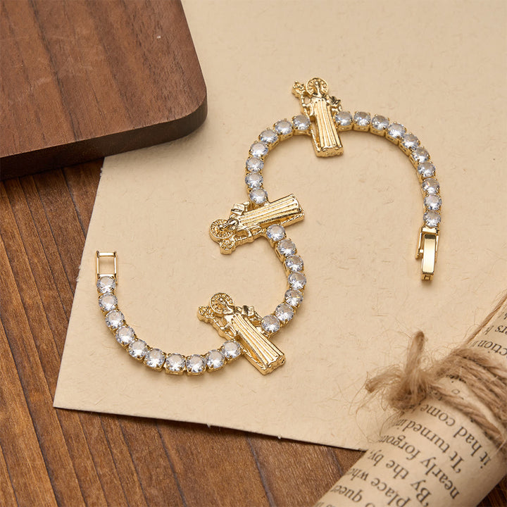 Christianartworkshop Bracciale tennis con scintillanti zirconi e motivi di San Giuda, San Benedetto e la Madonna: un ricordo della grazia celeste. - San Benedetto - Tunica d'oro - image 12