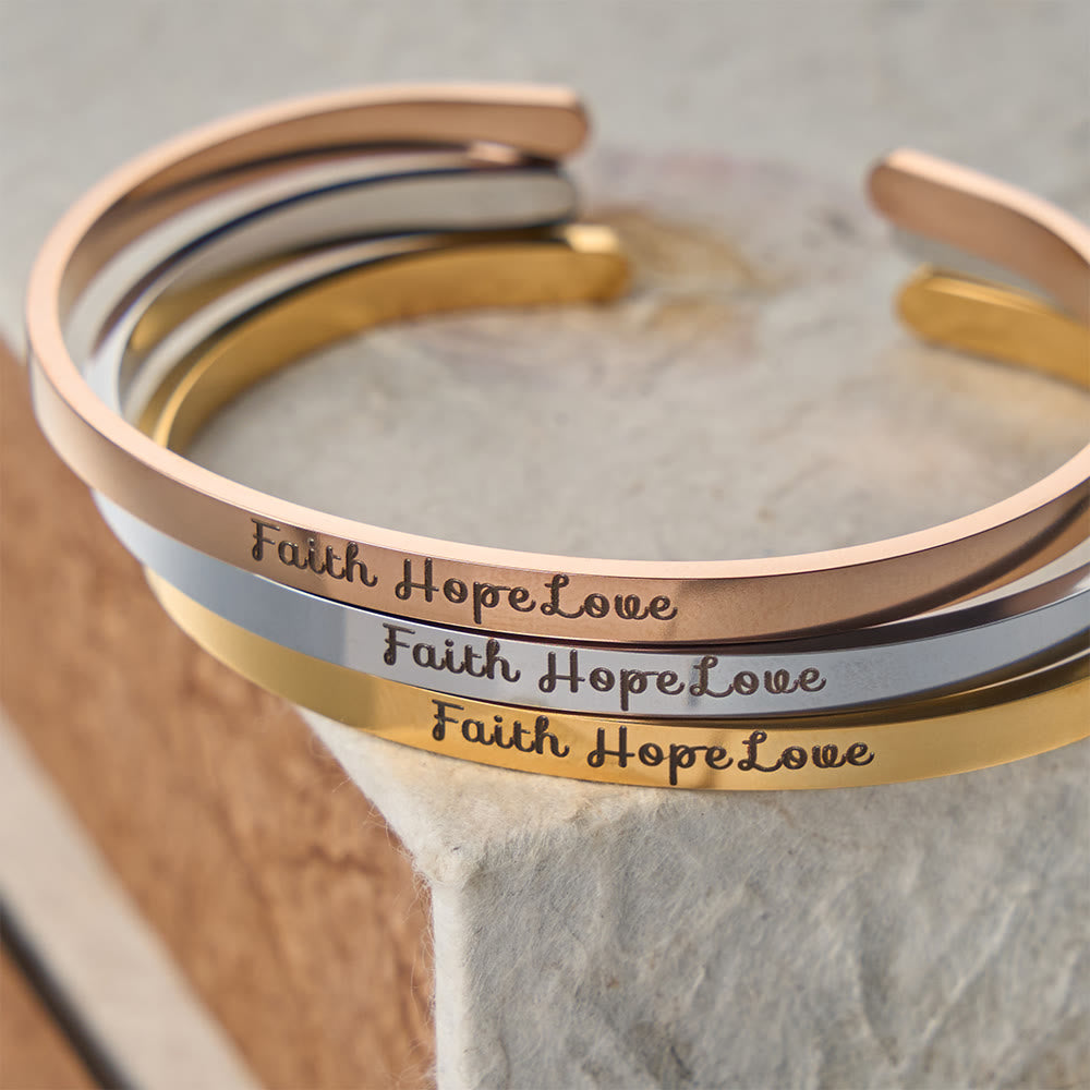 Christianartworkshop Bracciale rigido regolabile con incisione "Fede, Speranza, Amore": simbolo di virtù divine. - image 0