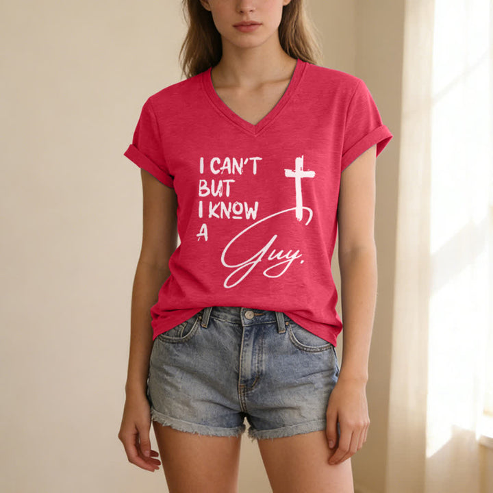 Maglietta con scollo a V "I Can't But I Know A Guy Print" Christianartworkshop - image 21