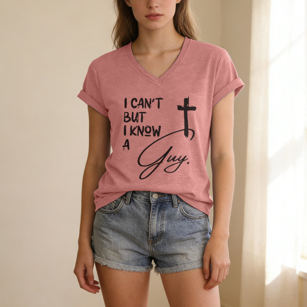 Maglietta con scollo a V "I Can't But I Know A Guy Print" Christianartworkshop - image 19