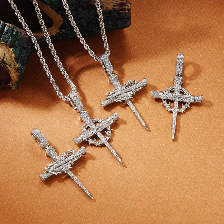 Collana con croce a chiodo e corona di spine in zirconi pavé Christianartworkshop : un promemoria dell'amore divino - image 5