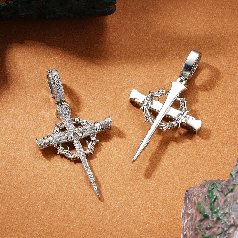 Collana con croce a chiodo e corona di spine in zirconi pavé Christianartworkshop : un promemoria dell'amore divino - image 6
