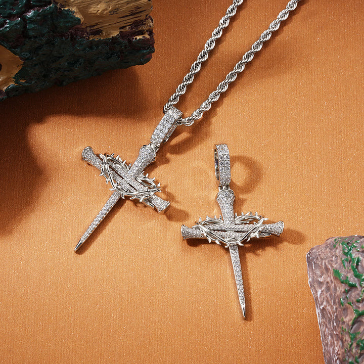 Collana con croce a chiodo e corona di spine in zirconi pavé Christianartworkshop : un promemoria dell'amore divino - Croce con chiodo di spina B - image 7