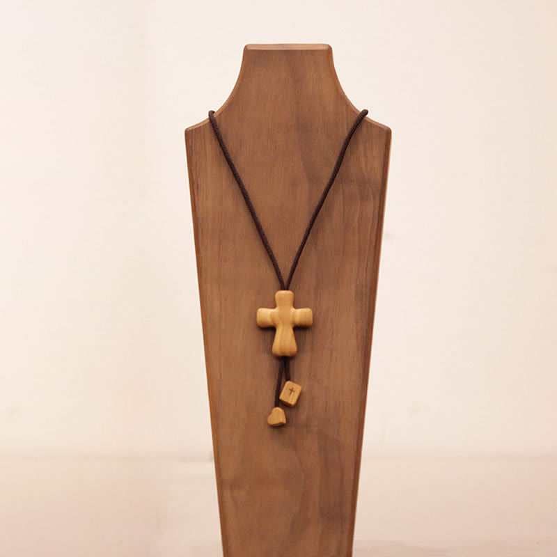 Christianartworkshop Elegante collana con ciondolo a croce in legno d'ulivo e dettagli incisi: un emblema di devozione incrollabile. - image 1