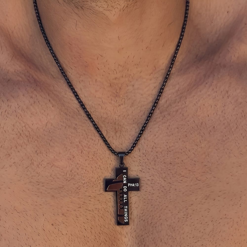 Christianartworkshop Collana con croce da calcio senza tempo, con incisione di una frase biblica e disponibile nelle versioni nera e argento. - image 6