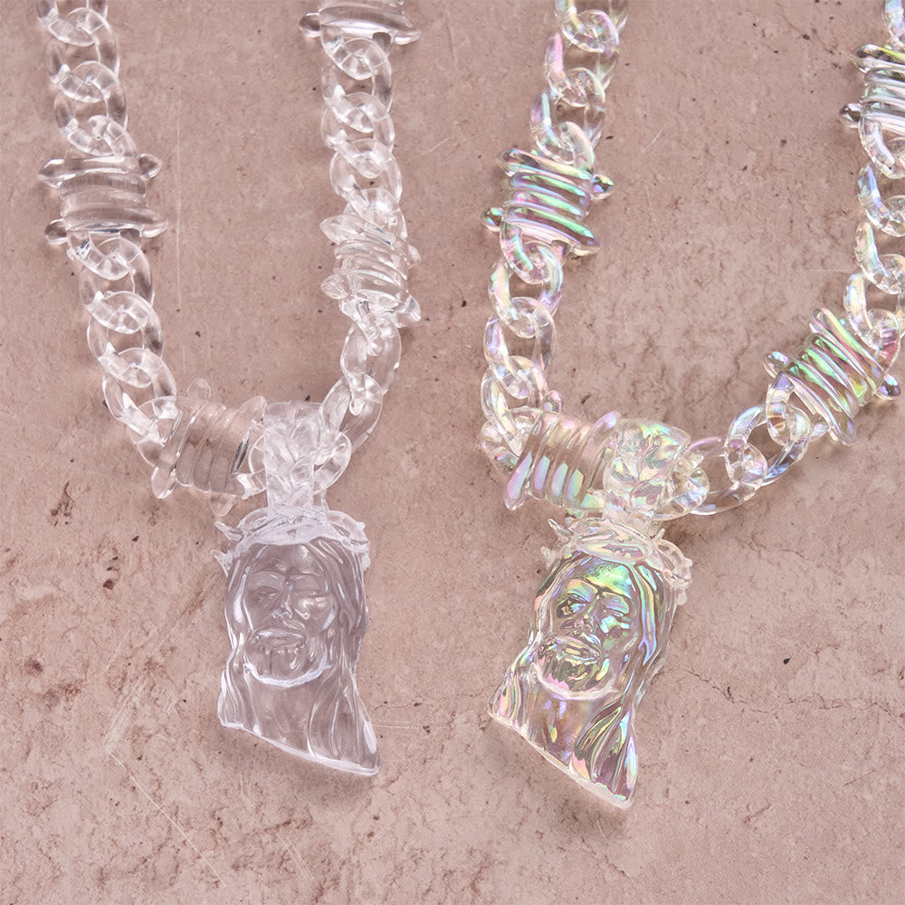 Christianartworkshop Collana con Gesù in acrilico iridescente e catena spessa con punte: un simbolo quotidiano di forza e speranza. - image 1