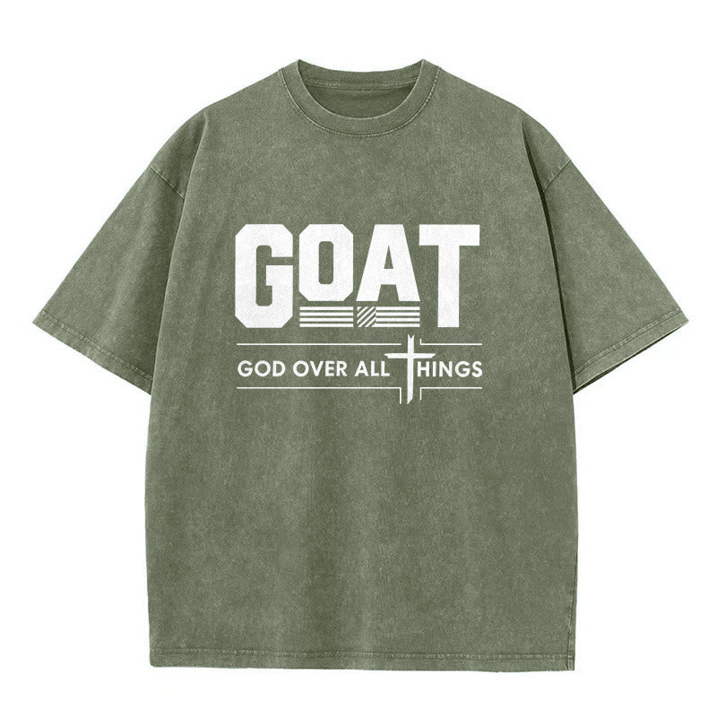 Christianartworkshop T-shirt unisex lavata con scritta "GOAT God Over All Things Faith Statement" (Capra, Dio sopra ogni cosa). - Verde militare - 5XL - image 1