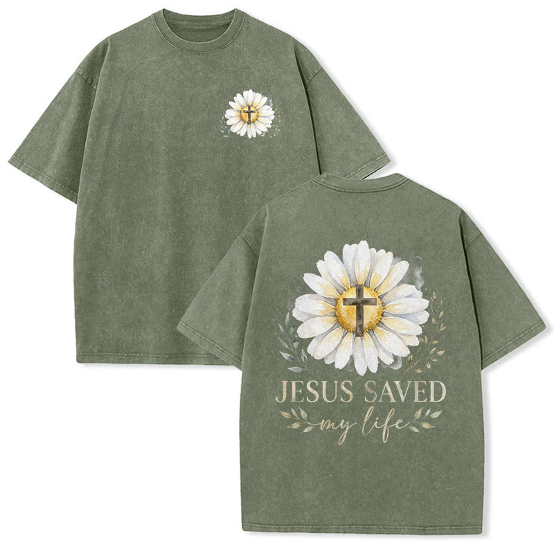 Christianartworkshop Maglietta lavata con stampa "Gesù mi ha salvato la vita" con margherite ad acquerello e croce, fronte e retro. - Verde militare - 5XL - image 9