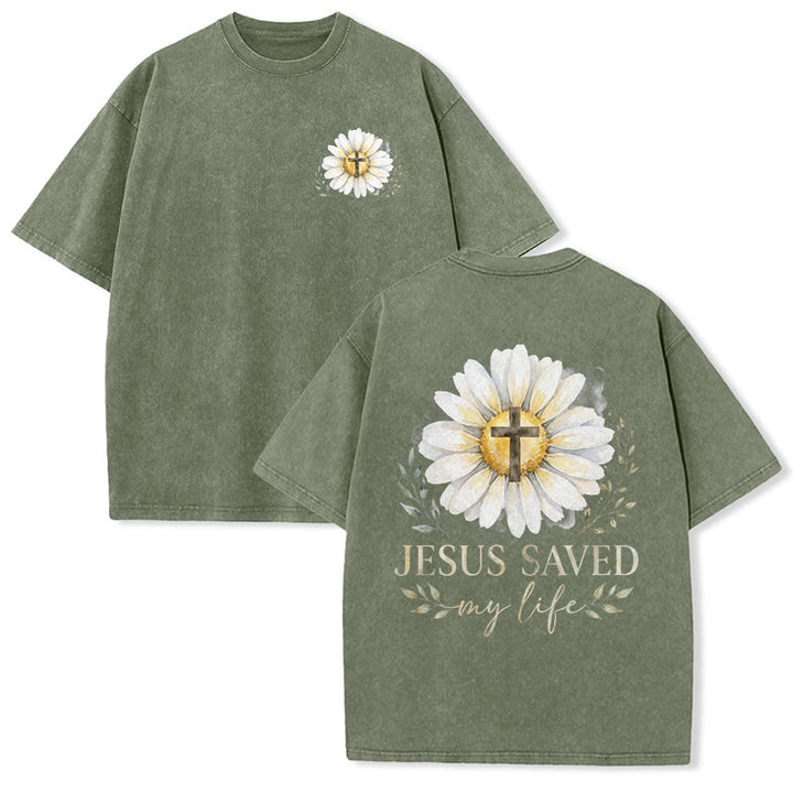 Christianartworkshop Maglietta lavata con stampa "Gesù mi ha salvato la vita" con margherite ad acquerello e croce, fronte e retro. - Verde militare - 5XL - image 9