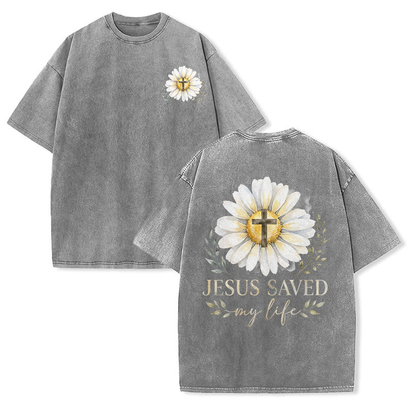 Christianartworkshop Maglietta lavata con stampa "Gesù mi ha salvato la vita" con margherite ad acquerello e croce, fronte e retro. - Grigio - 5XL - image 24
