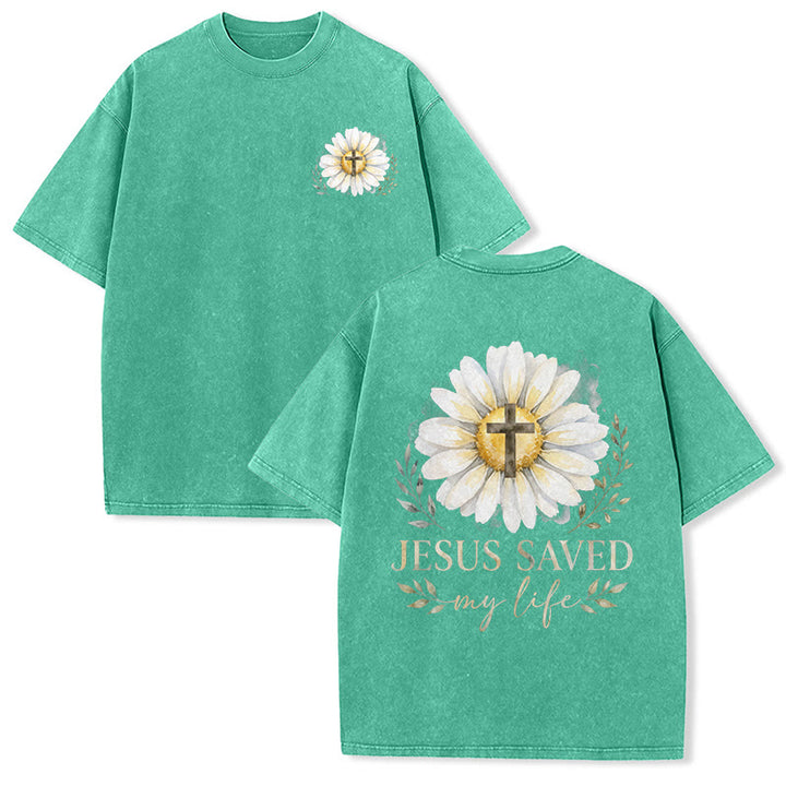 Christianartworkshop Maglietta lavata con stampa "Gesù mi ha salvato la vita" con margherite ad acquerello e croce, fronte e retro. - Verde - 5XL - image 12