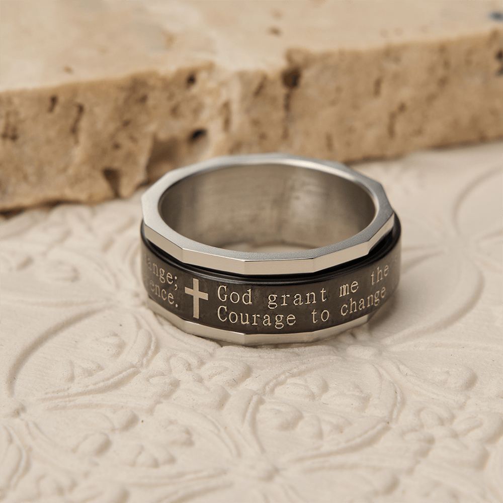 Christianartworkshop Anello girevole con preghiera della serenità e incisione a croce: simbolo di coraggio divino. - image 3