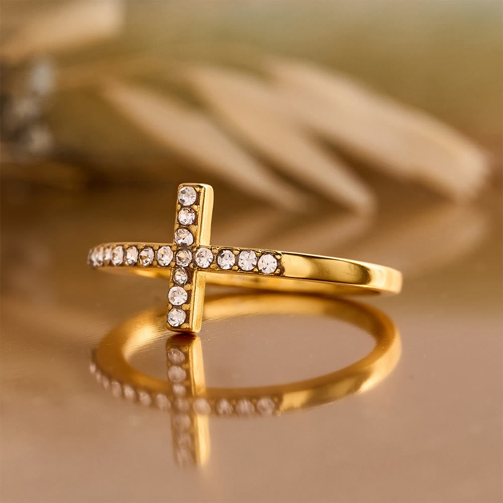 Christianartworkshop Delicato anello con croce laterale in zirconi e incastonatura integrale: un promemoria di una grazia divina discreta. - image 3