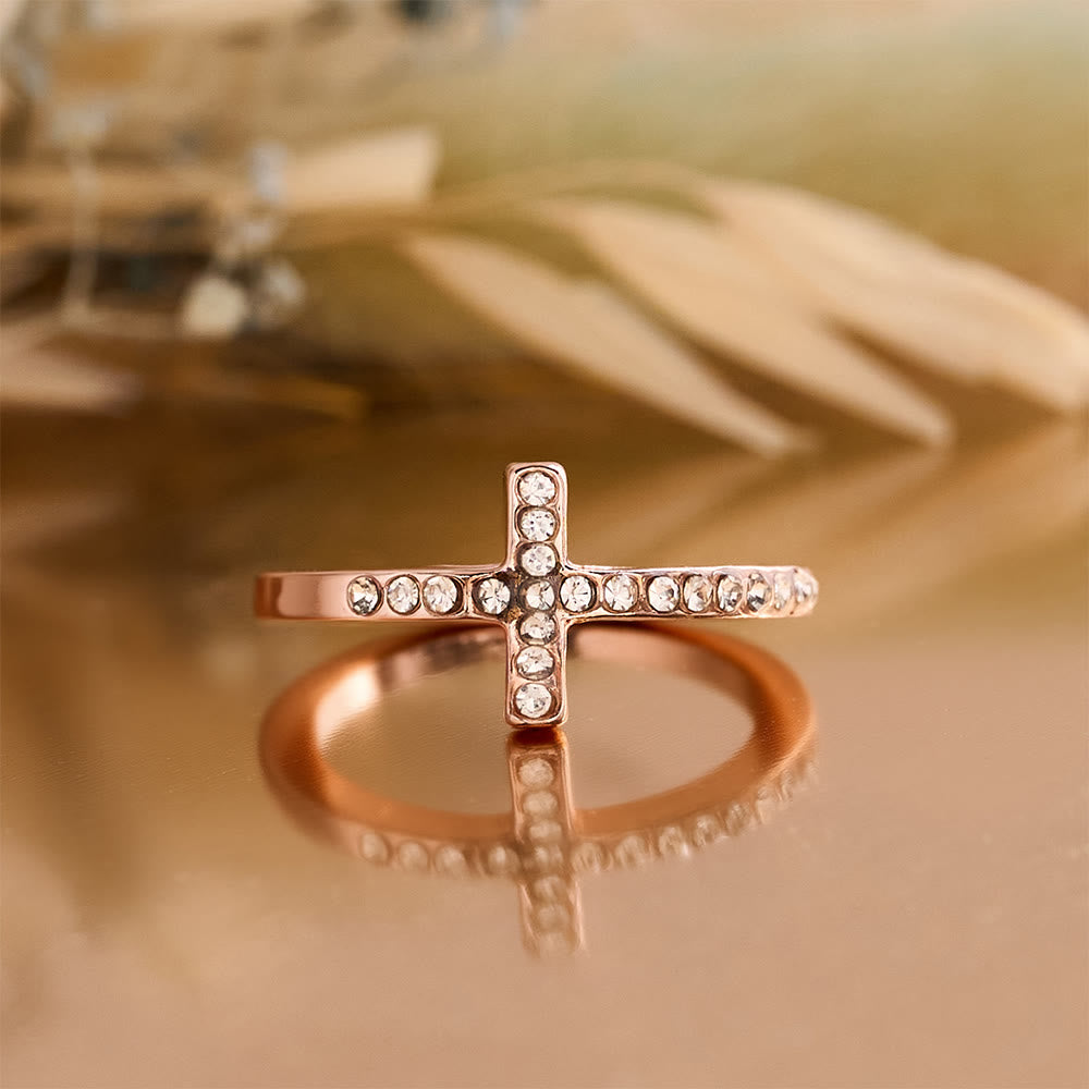 Christianartworkshop Delicato anello con croce laterale in zirconi e incastonatura integrale: un promemoria di una grazia divina discreta. - image 10