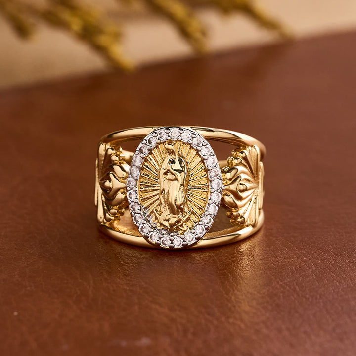 Christianartworkshop Anello elaborato della Vergine di Guadalupe con alone di zirconi: un ricordo della grazia celeste. - Nostra Signora (Adatto per taglie americane 7-9) - image 0
