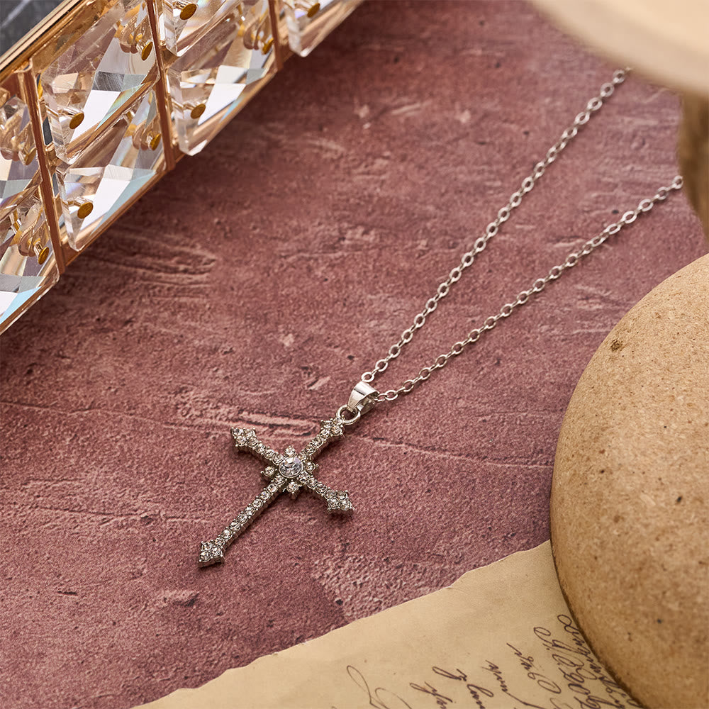 Christianartworkshop Elegante collana con pendente a croce tempestato di zirconi e pietra centrale: un emblema di serena devozione. - image 3