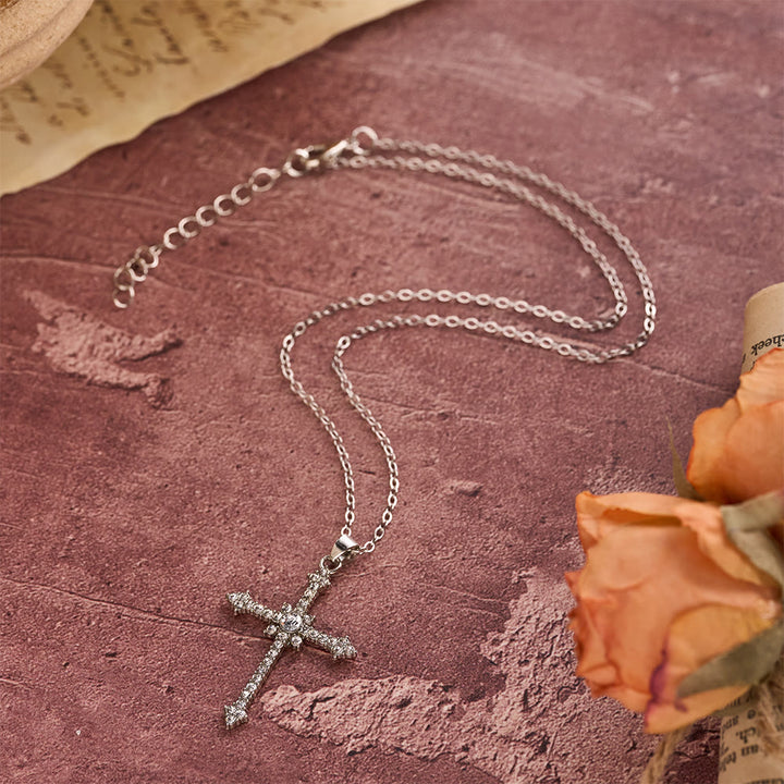 Christianartworkshop Elegante collana con pendente a croce tempestato di zirconi e pietra centrale: un emblema di serena devozione. - image 2