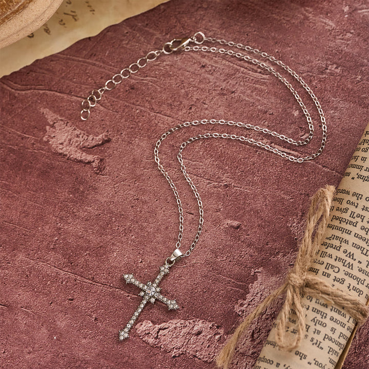 Christianartworkshop Elegante collana con pendente a croce tempestato di zirconi e pietra centrale: un emblema di serena devozione. - image 4