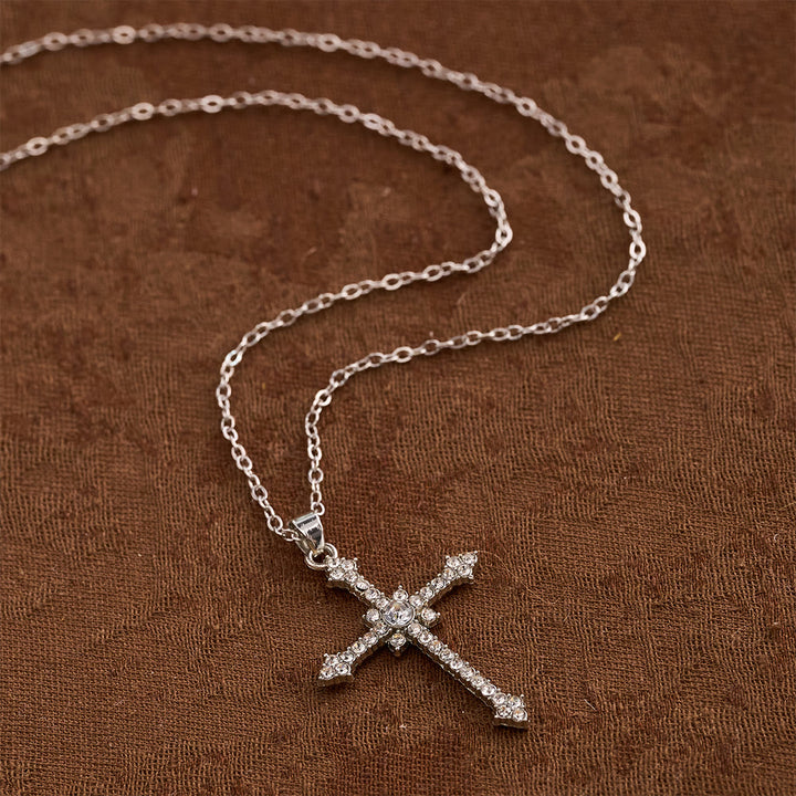 Christianartworkshop Elegante collana con pendente a croce tempestato di zirconi e pietra centrale: un emblema di serena devozione. - image 1