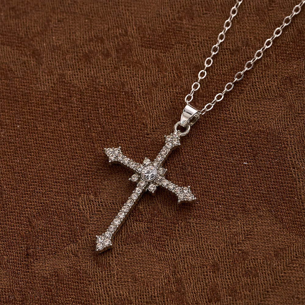 Christianartworkshop Elegante collana con pendente a croce tempestato di zirconi e pietra centrale: un emblema di serena devozione. - Attraverso - image 0