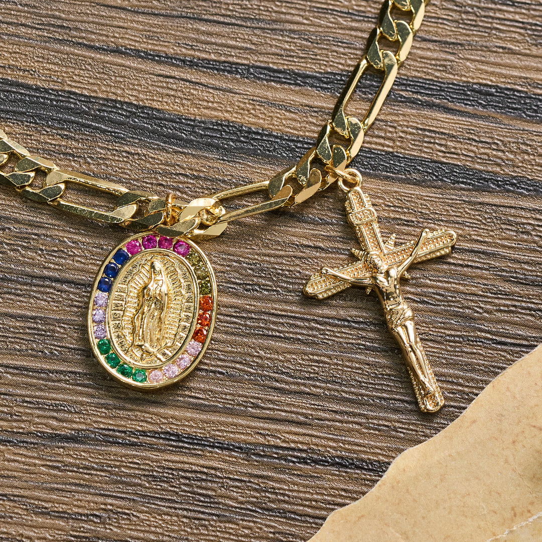 Christianartworkshop Bracciale Figaro Chain con medaglia di Guadalupe, bordo con strass e ciondolo a crocifisso. - image 9