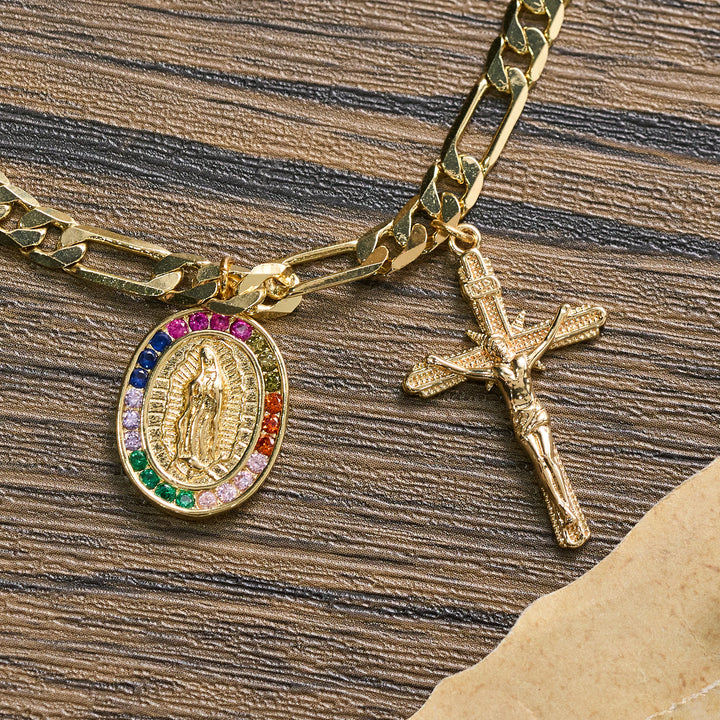 Christianartworkshop Bracciale Figaro Chain con medaglia di Guadalupe, bordo con strass e ciondolo a crocifisso. - image 9