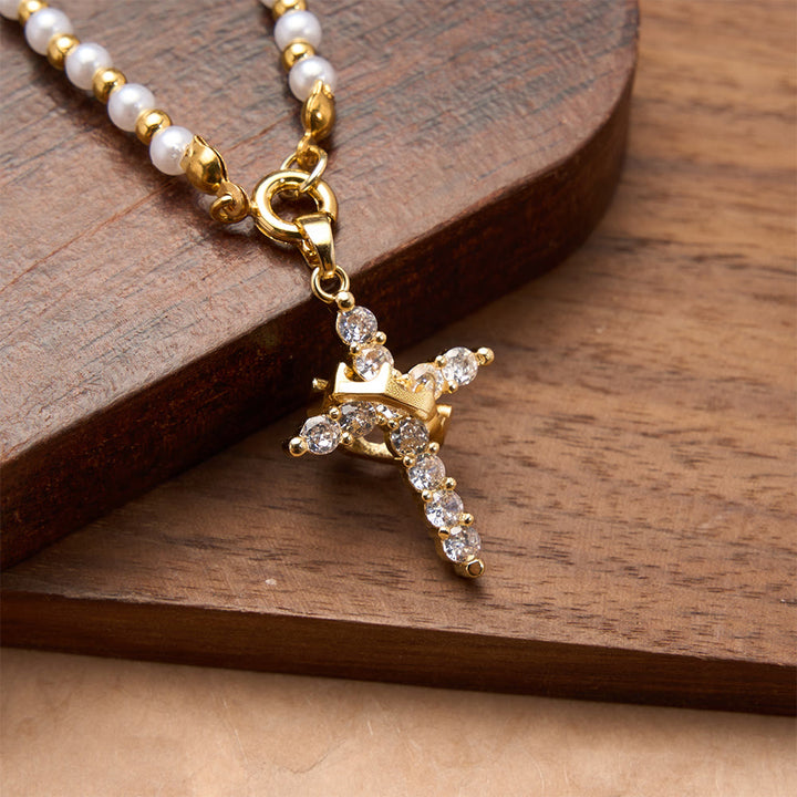 Christianartworkshop Collana con croce a due stili e ciondolo a forma di corona con croce interamente tempestata di zirconi: simbolo di regale grazia divina. - Bianco - image 6