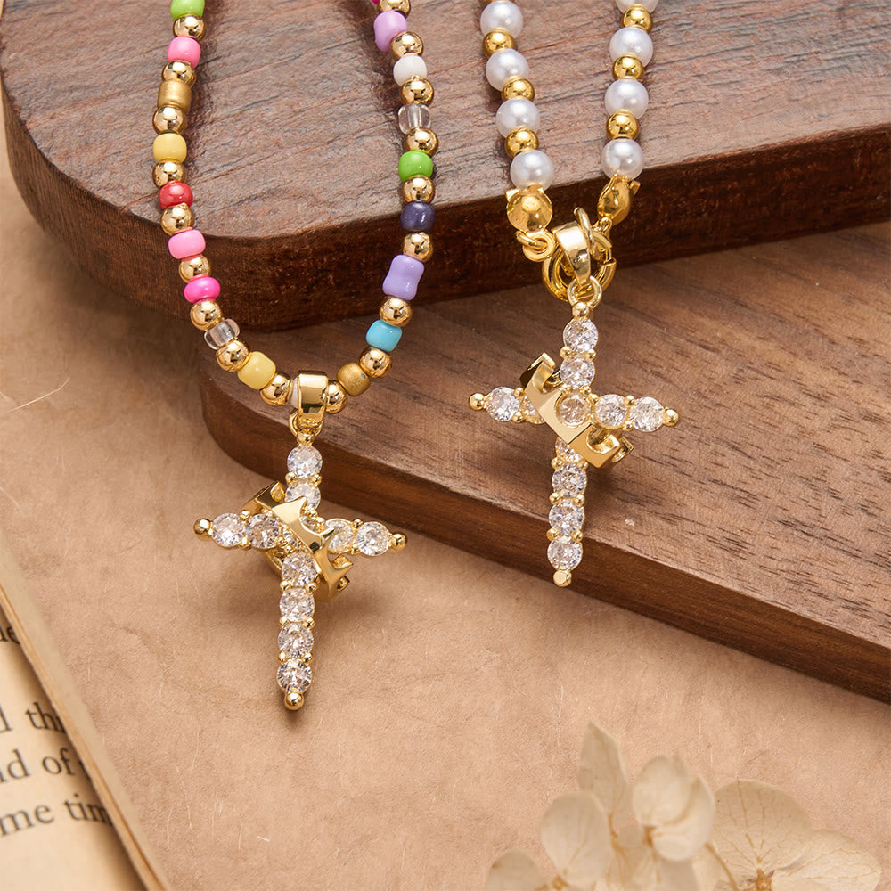 Christianartworkshop Collana con croce a due stili e ciondolo a forma di corona con croce interamente tempestata di zirconi: simbolo di regale grazia divina. - image 0