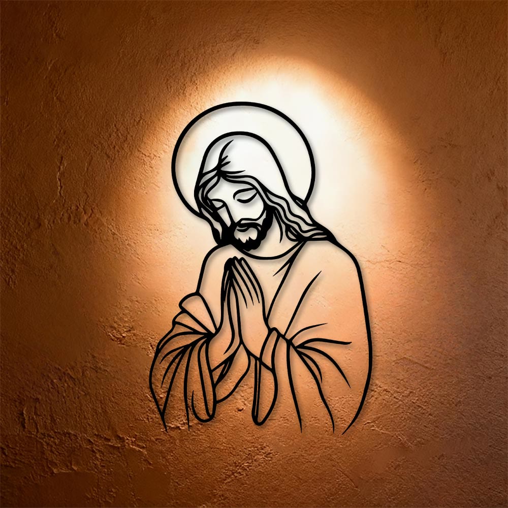Christianartworkshop Decorazione murale in metallo con aureola di Gesù in preghiera, dallo stile minimalista e lineare: un simbolo di umile e sacra devozione. - image 1