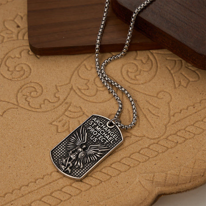 Christianartworkshop Collana con targhetta a forma di scatola e ciondolo con l'immagine dell'Arcangelo San Michele incisa su entrambi i lati: un emblema di coraggiosa e sacra devozione. - Nero - image 3