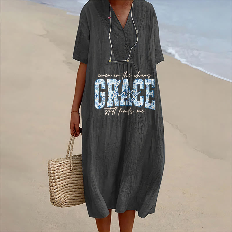 Christianartworkshop Classico abito midi ampio con scollo a V e stampa a quadri "His Grace Still Finds Me" - Nero - 4XL - image 0