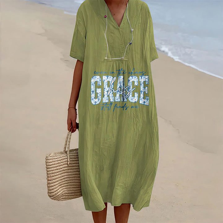 Christianartworkshop Classico abito midi ampio con scollo a V e stampa a quadri "His Grace Still Finds Me" - Verde oliva - 4XL - image 9
