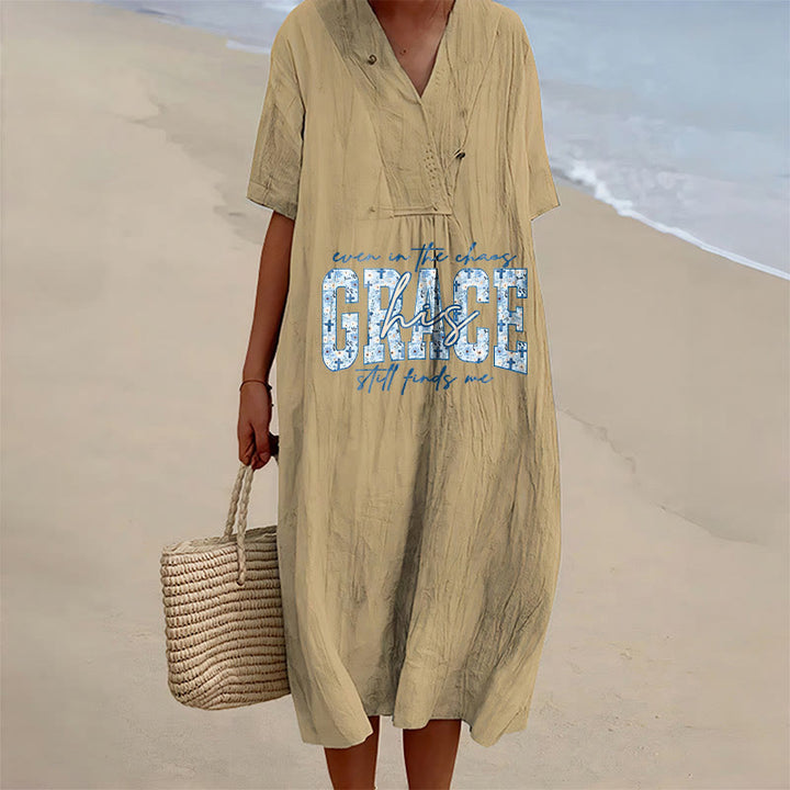 Christianartworkshop Classico abito midi ampio con scollo a V e stampa a quadri "His Grace Still Finds Me" - Cachi - 4XL - image 15