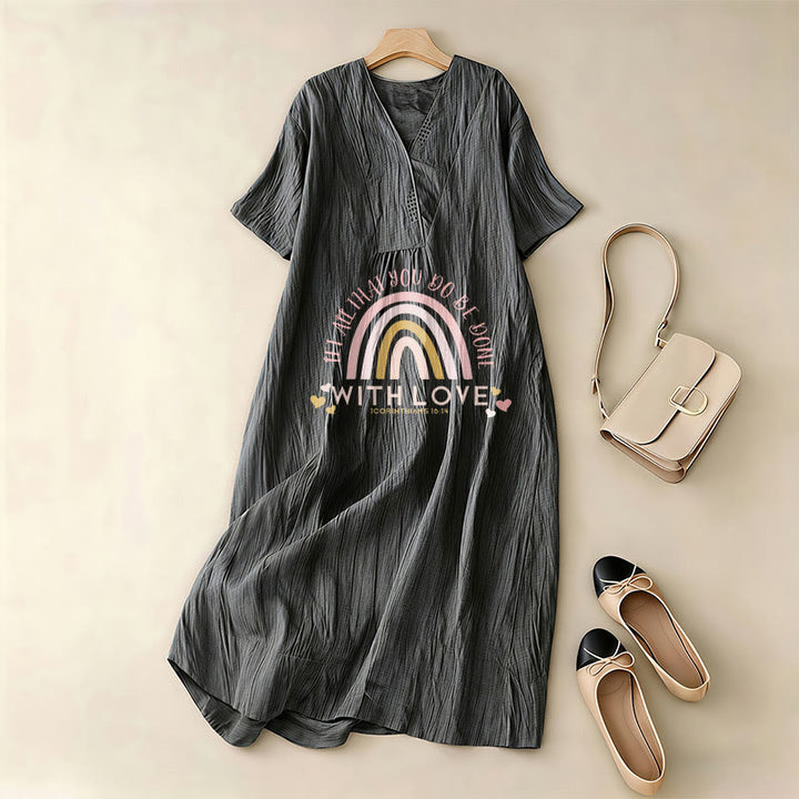 Christianartworkshop Abito midi casual con scollo a V, stampa "Love Scripture Rainbow Heart" in tinta unita. - image 13