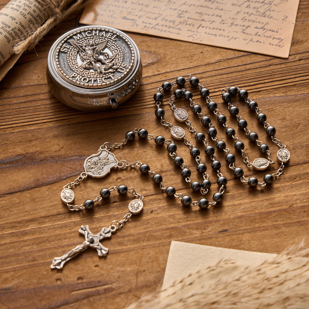 Christianartworkshop Rosario antico in argento con medaglia dell'arcangelo e ematite, con scatola rotonda incisa abbinata. - San Michele e il Crocifisso - image 0