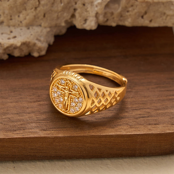 Christianartworkshop Anello con sigillo a crocifisso incastonato a pavé di zirconi e montatura ovale, con fascia traforata: simbolo di sacra grazia redentrice. - image 3