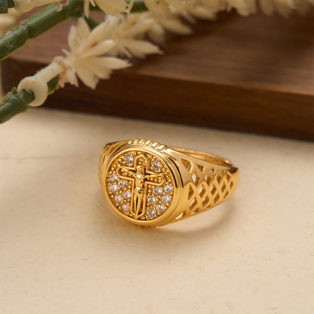 Christianartworkshop Anello con sigillo a crocifisso incastonato a pavé di zirconi e montatura ovale, con fascia traforata: simbolo di sacra grazia redentrice. - image 1